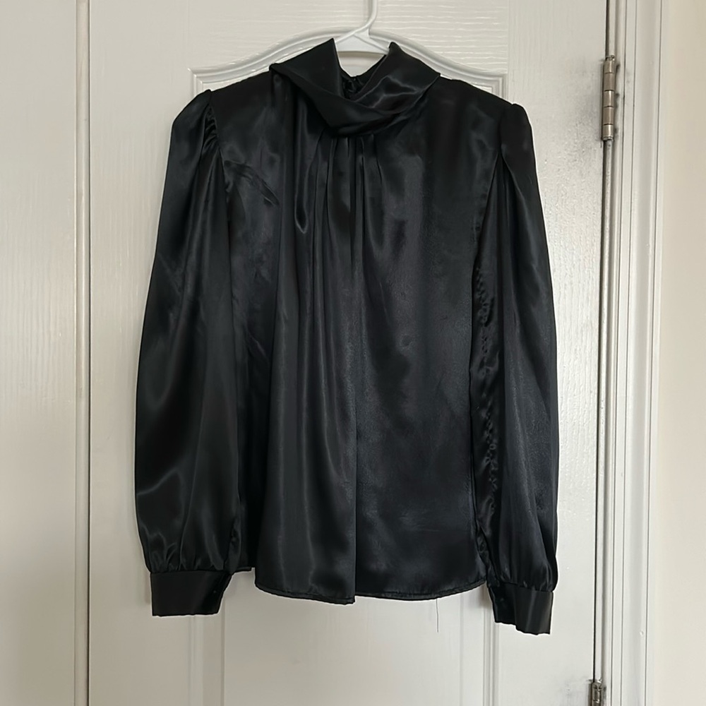 Women’s Dena Lauren black silky blouse; w shoulder pads; collared neck; size 6-8